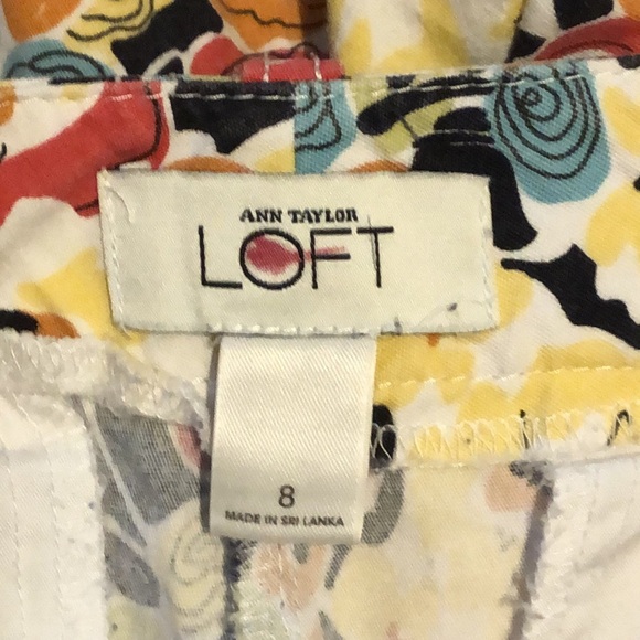 Ann Taylor Loft cotton stretch shorts size 8 in whimsical floral. Like new - Picture 3 of 4